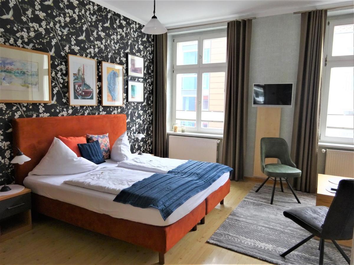 Hotel Pension Zur Faehrbruecke Stralsund Exterior photo