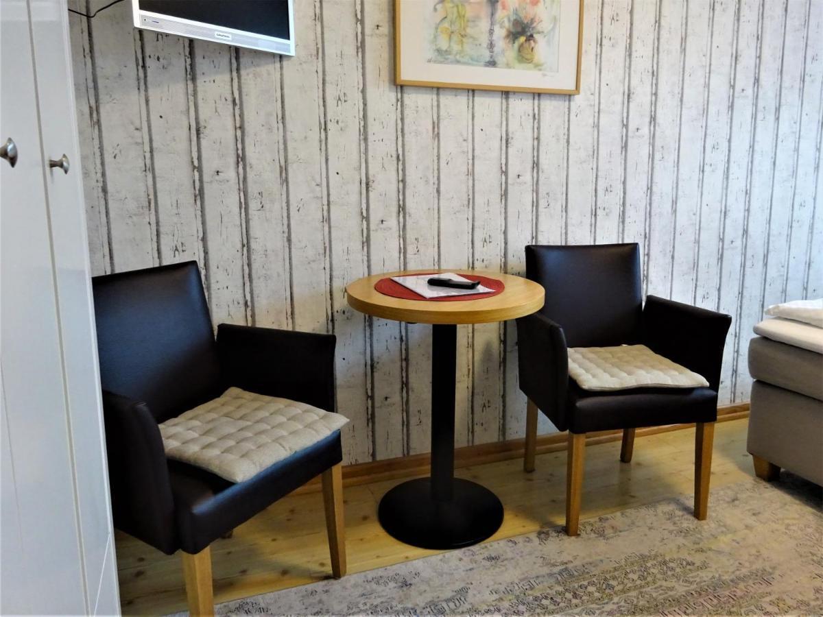 Hotel Pension Zur Faehrbruecke Stralsund Exterior photo