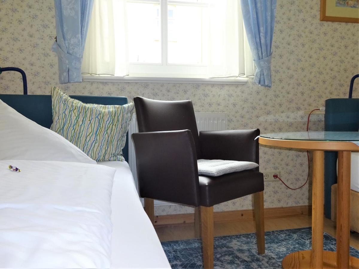 Hotel Pension Zur Faehrbruecke Stralsund Exterior photo