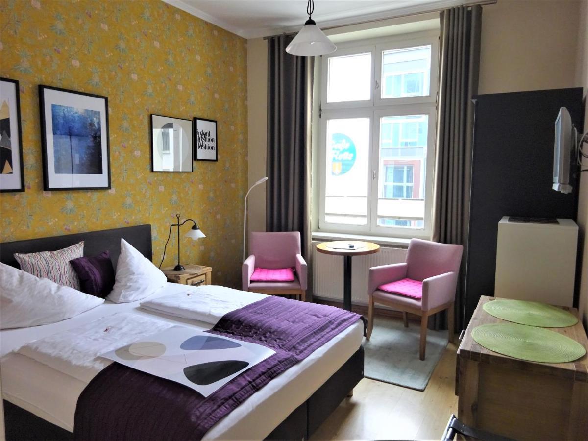 Hotel Pension Zur Faehrbruecke Stralsund Exterior photo