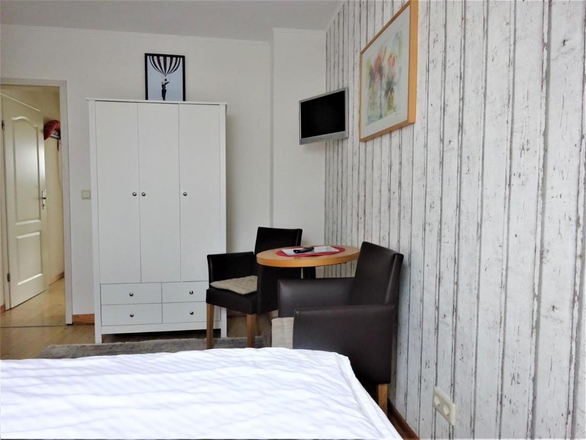 Hotel Pension Zur Faehrbruecke Stralsund Exterior photo